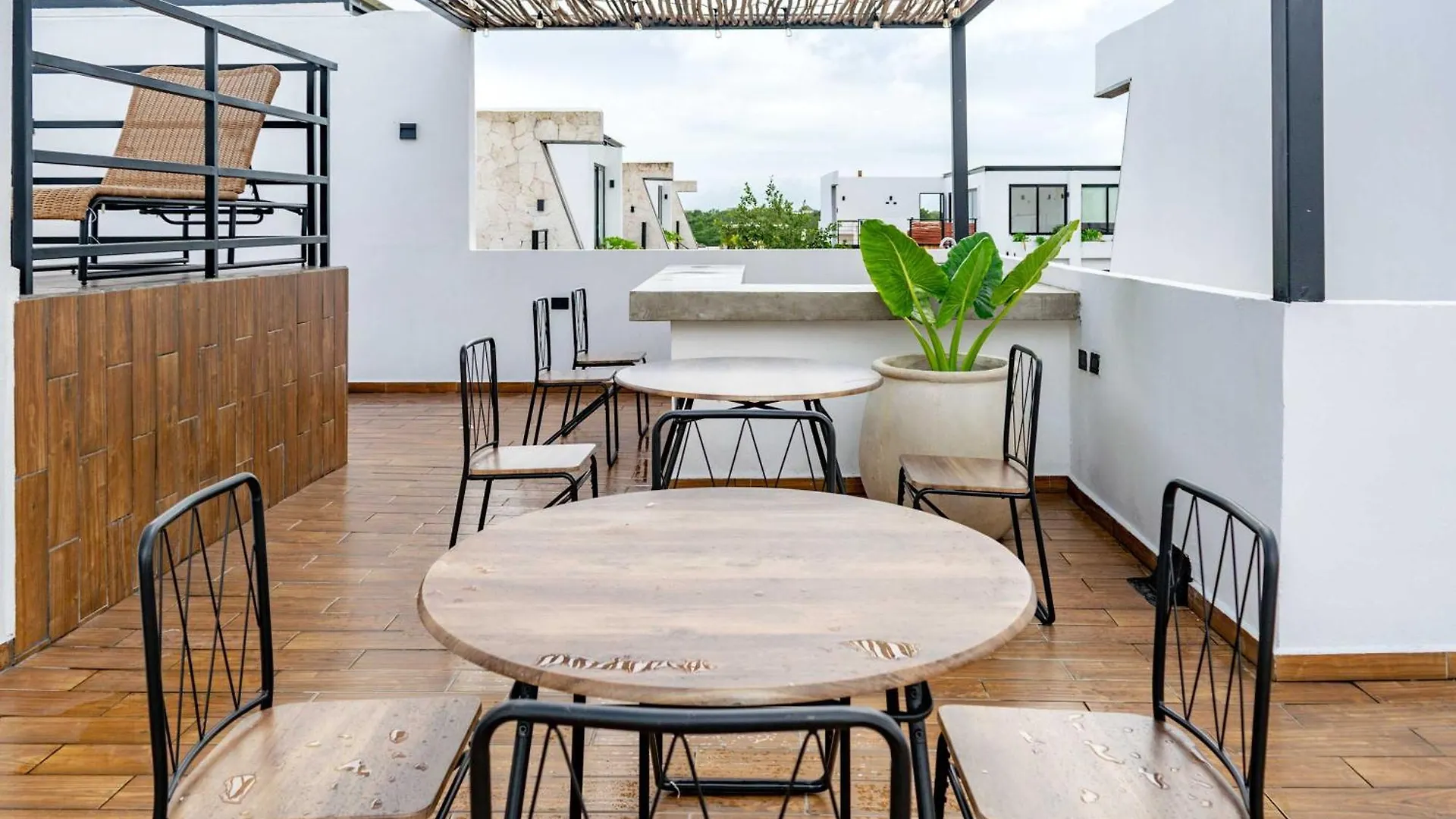 Pool & Rooftop In Tulum 2 Bedrooms Apartment