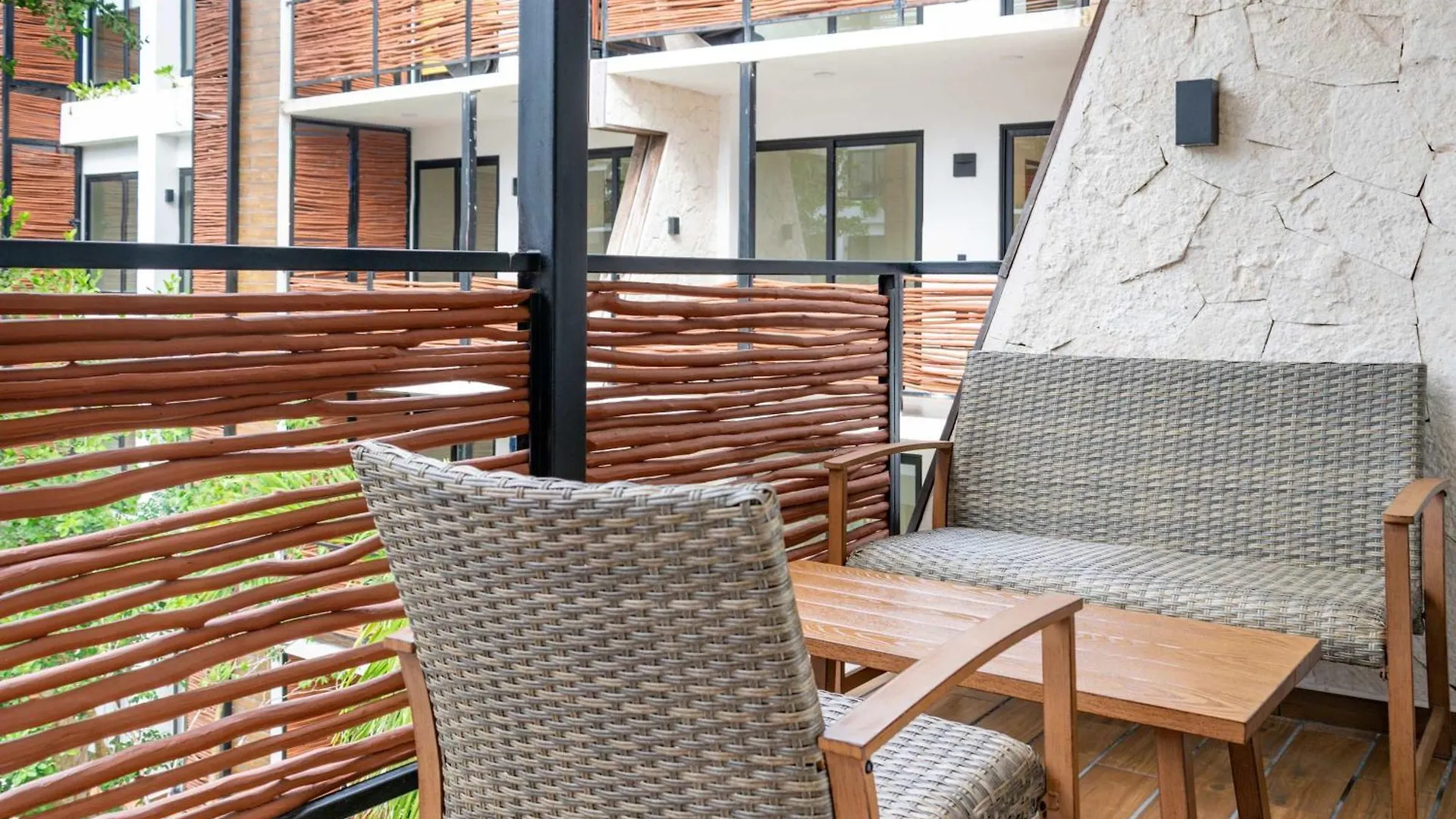 Pool & Rooftop In Tulum 2 Bedrooms Apartment